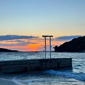 https://amelia-apartments-ksamil.albaniahotels.org